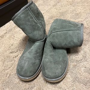 Ugg short boot